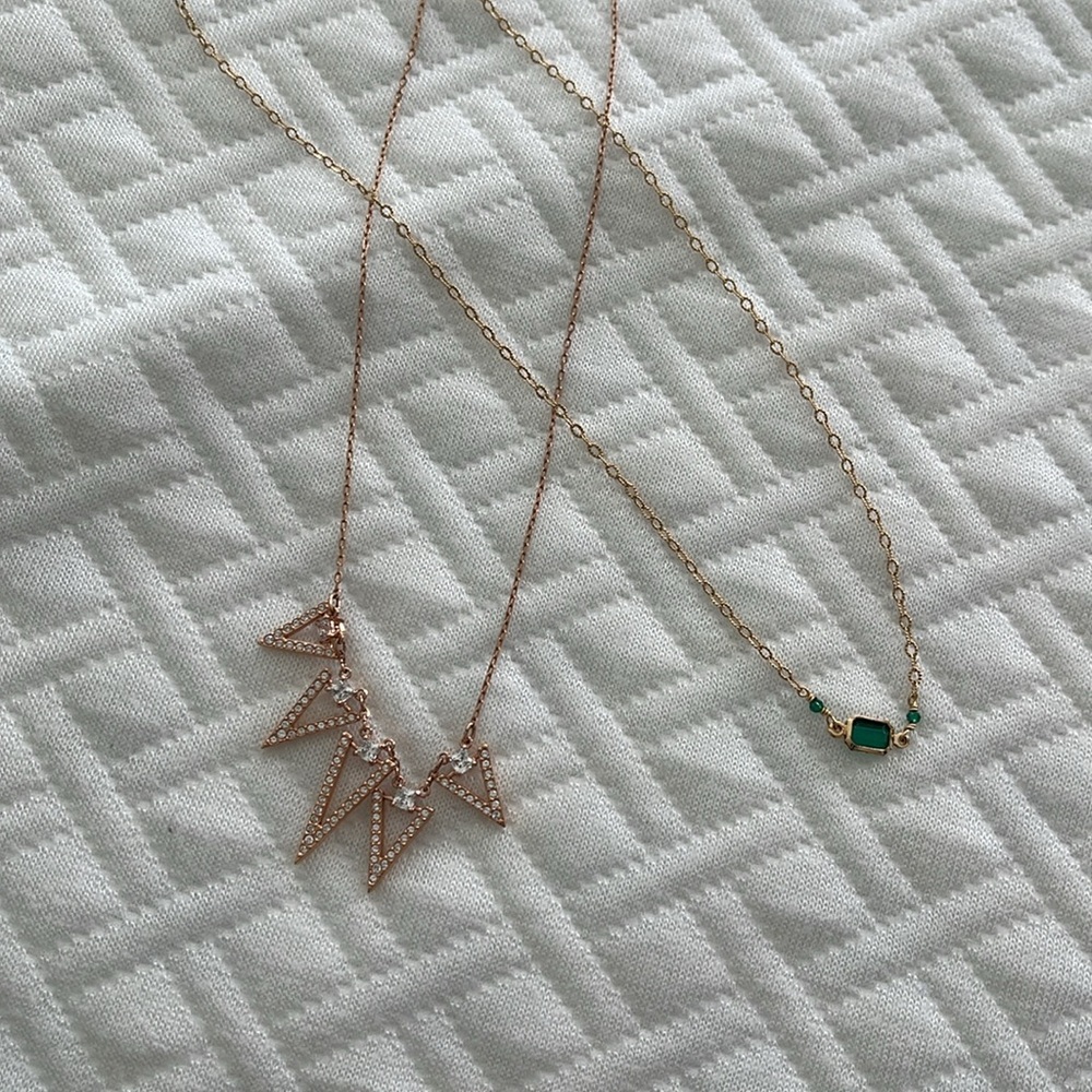 Two for the price of 1 dainty necklaces